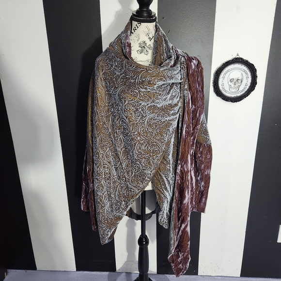 Velvet Cape Jacket - Picture 5 of 8